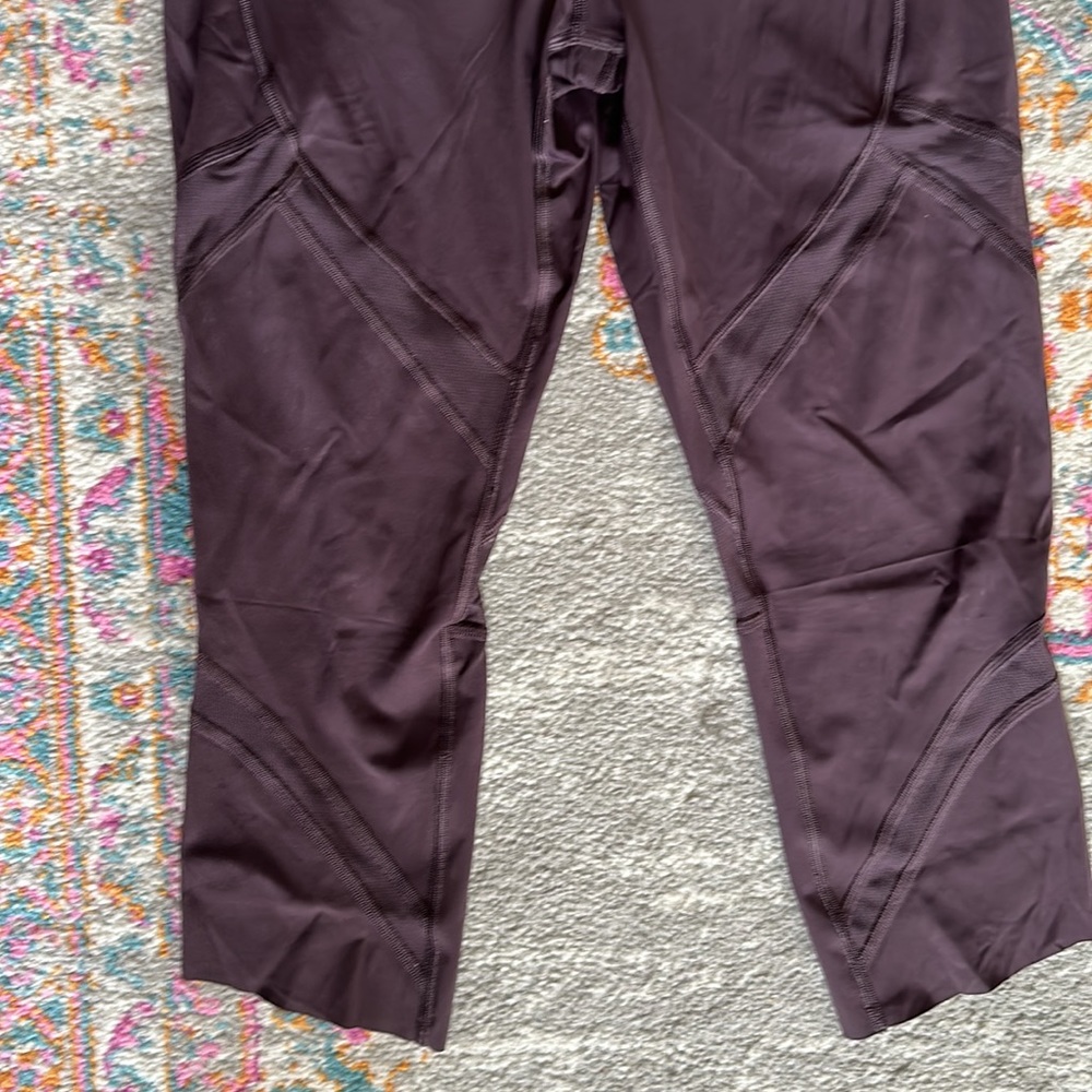 Lululemon Mesh Crop - Picture 2 of 8